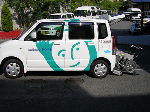 ショートステイくみのき苑の送迎車